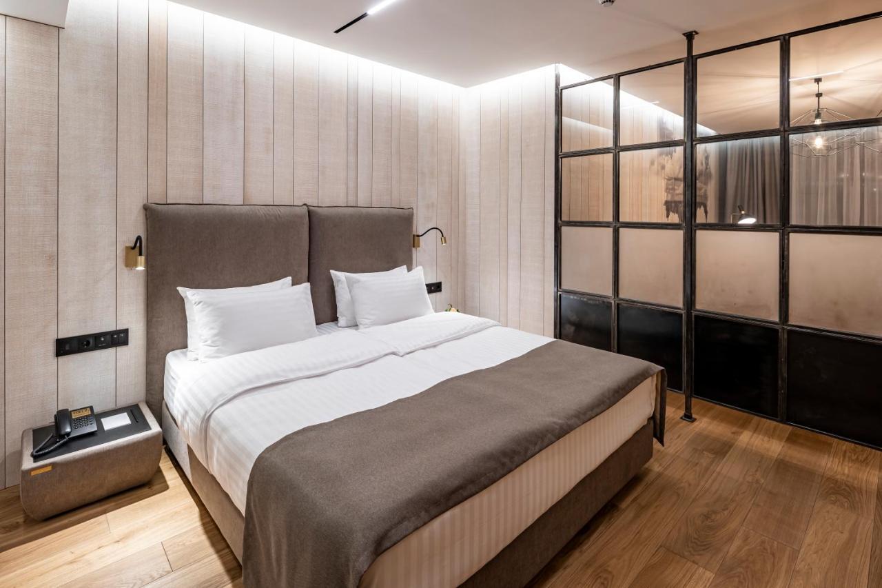 Loft7 מלון לבוב